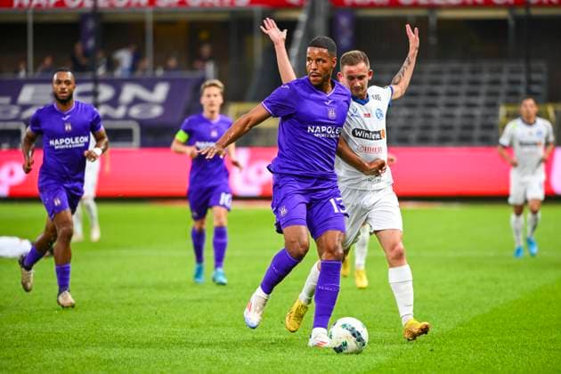 RSC Anderlecht v FC Dinamo Minsk - UEFA Europa League Play-off ANDERLECHT, BELGIUM - AUGUST 29 : Jorgensen Zanka Mathias defender of RSC Anderlecht and Bakhar Ivan forward of Dinamo Minsk in action during the UEFA Europa League Qualifiers Play-off 2nd leg match between RSC Anderlecht and FC Dinamo Minsk on August 29, 2024 in Anderlecht, Belgium, 29 08 2024 Anderlecht Belgium  Copyright: xVincentxKalutx