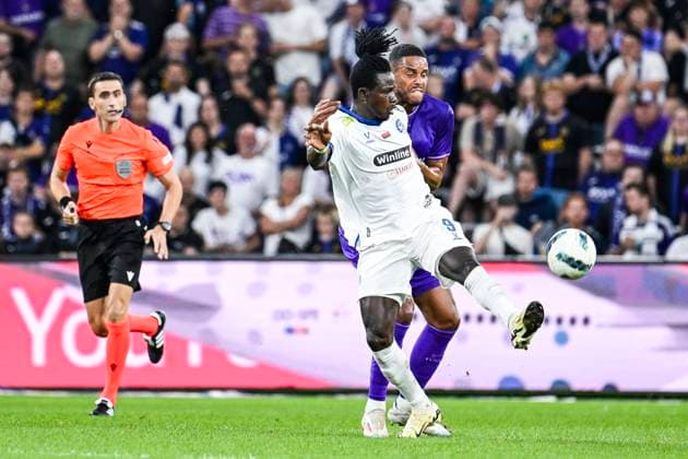 Dinamo s Steven Alfred and Anderlecht s Mathias Jorgenson (Zanka) pictured in action during a soccer game between Belgian RSC Anderlecht and Belarusian FC Dinamo Minsk, Thursday 29 August 2024 in Brussels, the return leg of the play-offs for the UEFA Europa League competition. Anderlecht won the first leg 0-1. TOM GOYVAERTS TomxGoyvaerts  x99327756x
