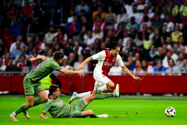 AMSTERDAM - (l-r) Taras Romanczuk of Jagiellonia BiaÅ‚ystok, Kian Fitz-Jim of Ajax during the UEFA Europa League play-offs match between Ajax and Jagiellonia Bialystok at the Johan Cruijff ArenA on August 29, 2024 in Amsterdam. ANP OLAF KRAAK UEFA Europa League Play-Offs Second Leg 2024 25 xVIxANPxSportx xxANPxIVx 507049165 originalFilename: 507049165.jpg