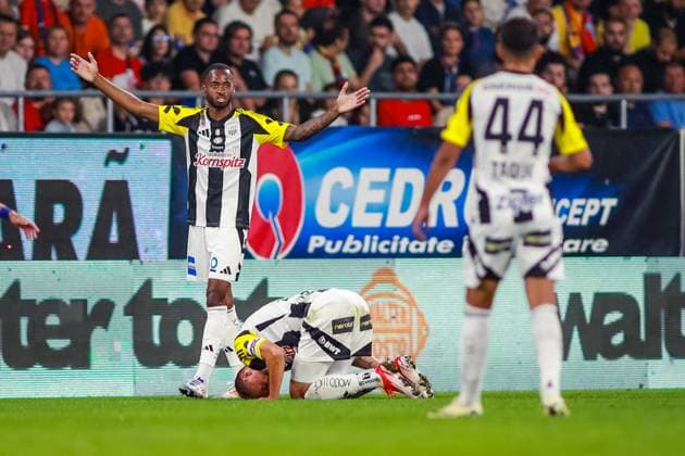 SOCCER - UEFA EL, Bucharest vs LASK BUCHAREST,ROMANIA,29.AUG.24 - SOCCER - UEFA Europa League, qualification, FCSB Bucharest vs Linzer ASK. Image shows Melayro Bogarde (LASK) and Philipp Ziereis (LASK).  GEPAxpictures xManuelxBinder