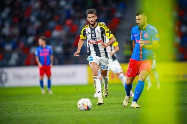 SOCCER - UEFA EL, Bucharest vs LASK BUCHAREST,ROMANIA,29.AUG.24 - SOCCER - UEFA Europa League, qualification, FCSB Bucharest vs Linzer ASK. Image shows Adil Taoui (LASK) and Valentin Cretu (Bukarest).  GEPAxpictures xManuelxBinder