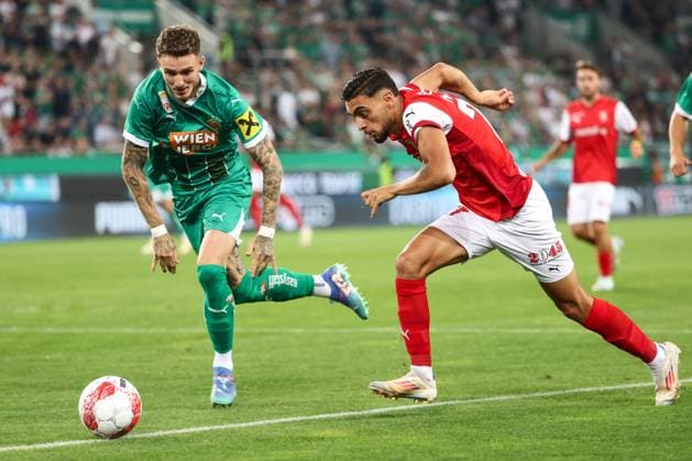 SOCCER - UEFA EL, Rapid vs Braga VIENNA,AUSTRIA,29.AUG.24 - SOCCER - UEFA Europa League, qualification, SK Rapid Wien vs Sporting Club de Braga. Image shows Bendeguz Bolla (Rapid) and Gabri Martinez (Braga).  GEPAxpictures xArminxRauthner