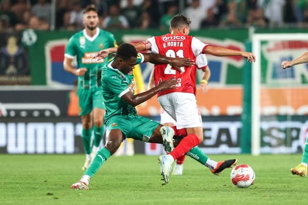 SOCCER - UEFA EL, Rapid vs Braga VIENNA,AUSTRIA,29.AUG.24 - SOCCER - UEFA Europa League, qualification, SK Rapid Wien vs Sporting Club de Braga. Image shows Mamadou Sangare (Rapid) and Ricardo Horta (Braga).  GEPAxpictures xArminxRauthner