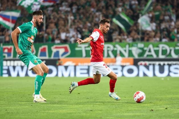 SOCCER - UEFA EL, Rapid vs Braga VIENNA,AUSTRIA,29.AUG.24 - SOCCER - UEFA Europa League, qualification, SK Rapid Wien vs Sporting Club de Braga. Image shows Dion Beljo (Rapid) and Ricardo Horta (Braga).  GEPAxpictures xArminxRauthner