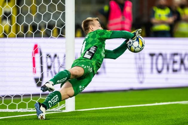 240829 Goalkeeper Isak Pettersson of Elfsborg at a penalty shoot out during the UEFA Europa League playoff between Elfsborg and Molde on August 29, 2024 in Boras Photo Jörgen Jarnberger BILDBYRAN COP 112 JJ0394 fotboll football soccer fotball uefa europa league playoff elfsborg molde bbeng  Copyright: JÖRGENxJARNBERGER BB240829JJ044