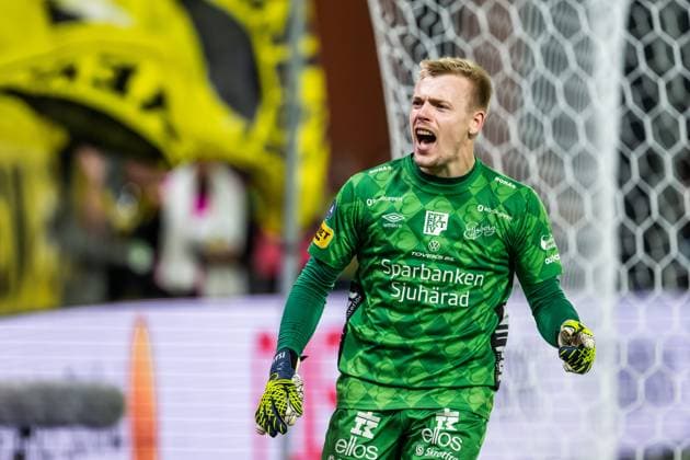240829 Goalkeeper Isak Pettersson of Elfsborg celebrates at a penalty shoot out during the UEFA Europa League playoff between Elfsborg and Molde on August 29, 2024 in Boras Photo Jörgen Jarnberger BILDBYRAN COP 112 JJ0394 fotboll football soccer fotball uefa europa league playoff elfsborg molde bbeng  Copyright: JÖRGENxJARNBERGER BB240829JJ048