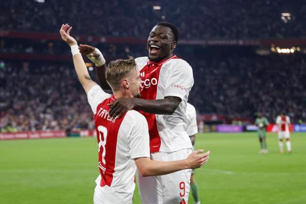AMSTERDAM, 29-08-2024 , JohanCruyff Arena, Europa League Play Offs, season 2024 2025, Ajax- Jagiellonia Bialystok. (L-R) Ajax player Kenneth Taylor, Ajax player Brian Brobbey celebrating 3-0 Ajax - Jagiellonia Bialystok  x26143623x Copyright: