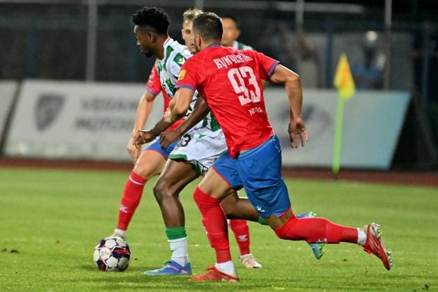 Banja Luka, Bosnia and Herzegovina, 29th August 2024: Virgil Misidjan of Ferencvaros (C) in action against Marko Vukcevic of Borac Banja Luka (R) during the UEFA Europa League Play-Offs round, 2nd leg football match between Borac Banja Luka (Bosnia and Herzegovina) and Ferencvaros (Hungary) at Gradski Stadion Banja Luka, Banja Luka, BiH. (Igor Kupljenik SPP) Copyright: xIgorxKupljenikx xSPPx spp-en-IgKuSp-IK0_4264