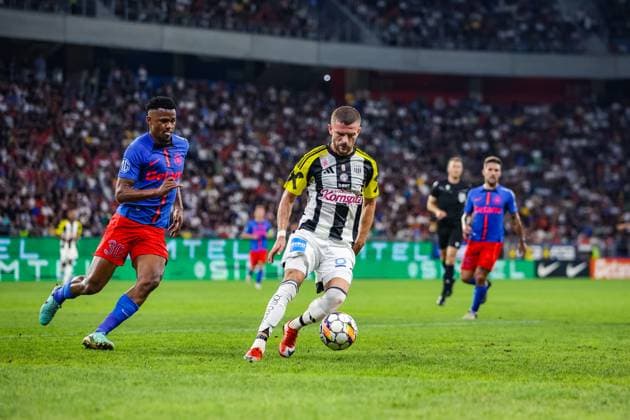 SOCCER - UEFA EL, Bucharest vs LASK BUCHAREST,ROMANIA,29.AUG.24 - SOCCER - UEFA Europa League, qualification, FCSB Bucharest vs Linzer ASK. Image shows Siyabonga Ngezana (Bukarest) and Valon Berisha (LASK).  GEPAxpictures xManuelxBinder