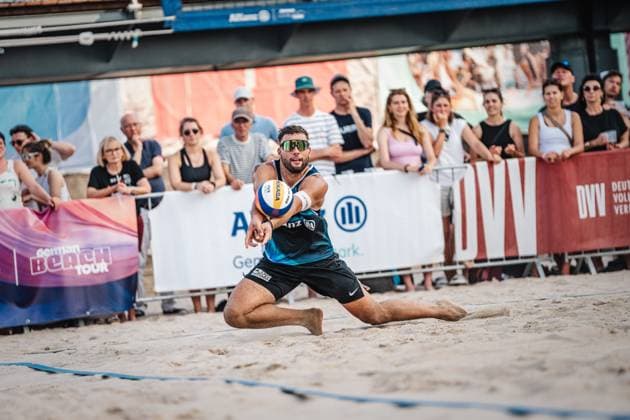 Beach volleyball women Allianz German Beach Tour German Beach Volleyball Championship 2024 29 08 2024 Nico Wegner takes the ball Timmendorfer Strand Ahmann Hager Arena Schleswig Holstein Germany