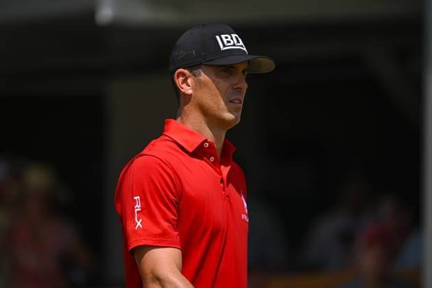 ATLANTA, GA - AUGUST 29: Billy Horschel walking off the first tee during the first round of the 2024 FedExCup Playoffs Tour Championship on August 29, 2024 at East Lake Golf Club in Atlanta, Georgia. (Photo by John Adams Icon Sportswire) GOLF: AUG 29 PGA, Golf Herren FedExCup Playoffs - TOUR Championship EDITORIAL USE ONLY Icon240829144831