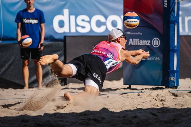 Beach volleyball men Allianz German Beach Tour German Beach Volleyball Championship 2024 29 08 2024 Max Just jumps to the ball Timmendorfer Strand Ahmann Hager Arena Schleswig Holstein Germany