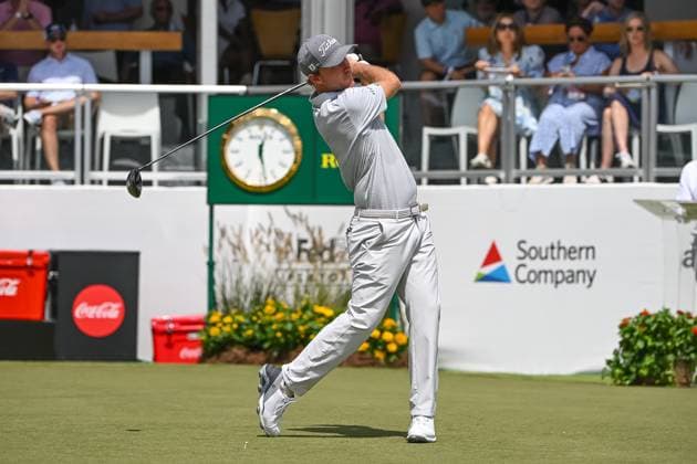 ATLANTA, GA - AUGUST 29: Russell Henley hitting off the first tee during first round of the 2024 FedExCup Playoffs Tour Championship on August 29, 2024 at East Lake Golf Club in Atlanta, Georgia. (Photo by John Adams Icon Sportswire) GOLF: AUG 29 PGA, Golf Herren FedExCup Playoffs - TOUR Championship EDITORIAL USE ONLY Icon240829145461