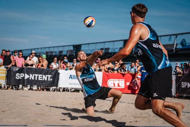 Beach volleyball men Allianz German Beach Tour German Beach Volleyball Championship 2024 29 08 2024 Luis Henrichs plays the ball Timmendorfer Strand Ahmann Hager Arena Schleswig Holstein Germany
