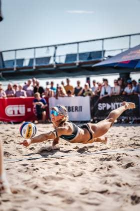 Beach volleyball women Allianz German Beach Tour German Beach Volleyball Championship 2024 29 08 2024 Melanie Paul jumps to the ball Timmendorfer Strand Ahmann Hager Arena Schleswig Holstein Germany