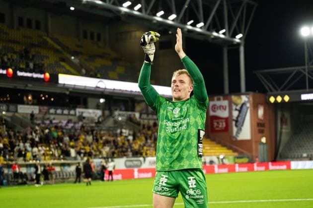 240829 Goalkeeper Isak Pettersson of Elfsborg celebrate after the UEFA Europa League playoff between Elfsborg and Molde on August 29, 2024 in Boras Photo Jörgen Jarnberger BILDBYRAN COP 112 JJ0394 fotboll football soccer fotball uefa europa league playoff elfsborg molde bbeng celebrate  Copyright: JÖRGENxJARNBERGER BB240829JJ055