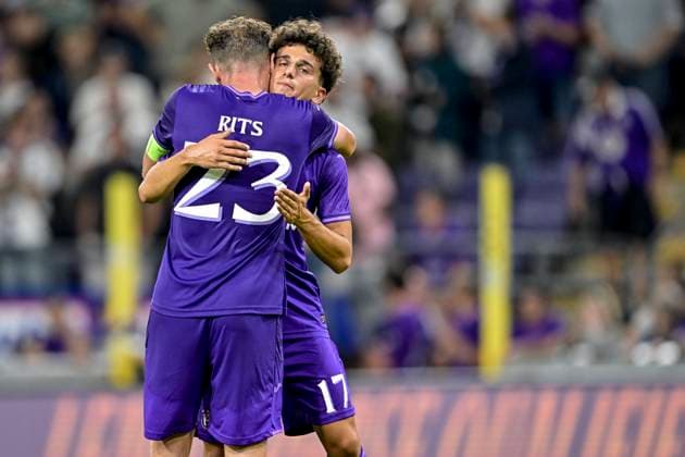 RSC Anderlecht v FC Dinamo Minsk - UEFA Europa League Play-off ANDERLECHT, BELGIUM - AUGUST 29 : Leoni Theo midfielder of RSC Anderlecht celebrates the victory after the UEFA Europa League Qualifiers Play-off 2nd leg match between RSC Anderlecht and FC Dinamo Minsk on August 29, 2024 in Anderlecht, Belgium, 29 08 2024 Anderlecht Belgium  Copyright: xSesx