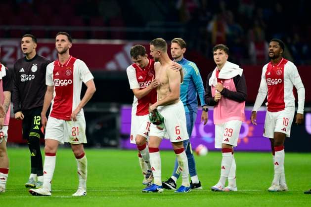 AMSTERDAM - (l-r) Ajax goalkeeper Jay Gorter, Branco van den Boomen of Ajax, Youri Baas of Ajax, Jordan Henderson of Ajax, Mika Godts of Ajax, Chuba Akpom of Ajax after the UEFA Europa League play-offs match between Ajax and Jagiellonia Bialystok at the Johan Cruijff ArenA on August 29, 2024 in Amsterdam. ANP OLAF KRAAK UEFA Europa League Play-Offs Second Leg 2024 25 xVIxANPxSportx xxANPxIVx 507055471 originalFilename: 507055471.jpg