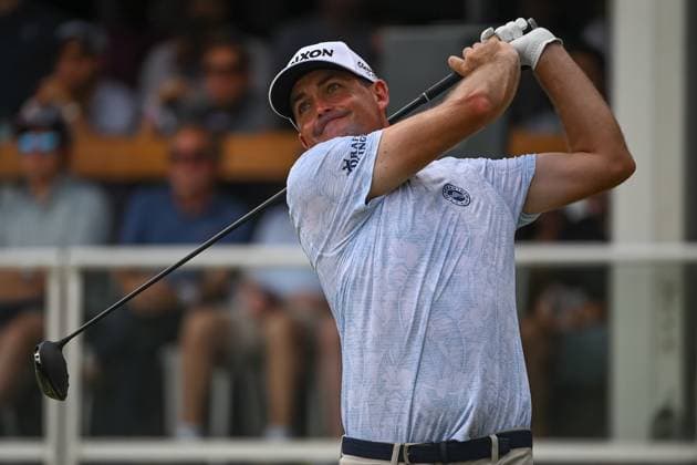 ATLANTA, GA - AUGUST 29: Keegan Bradley teeing off on the on the first tee during the first round of the 2024 FedExCup Playoffs Tour Championship on August 29, 2024 at East Lake Golf Club in Atlanta, Georgia. (Photo by John Adams Icon Sportswire) GOLF: AUG 29 PGA, Golf Herren FedExCup Playoffs - TOUR Championship EDITORIAL USE ONLY Icon240829148041