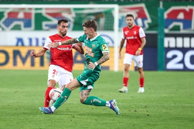 SOCCER - UEFA EL, Rapid vs Braga VIENNA,AUSTRIA,29.AUG.24 - SOCCER - UEFA Europa League, qualification, SK Rapid Wien vs Sporting Club de Braga. Image shows Ricardo Horta (Braga) and Bendeguz Bolla (Rapid).  GEPAxpictures xArminxRauthner
