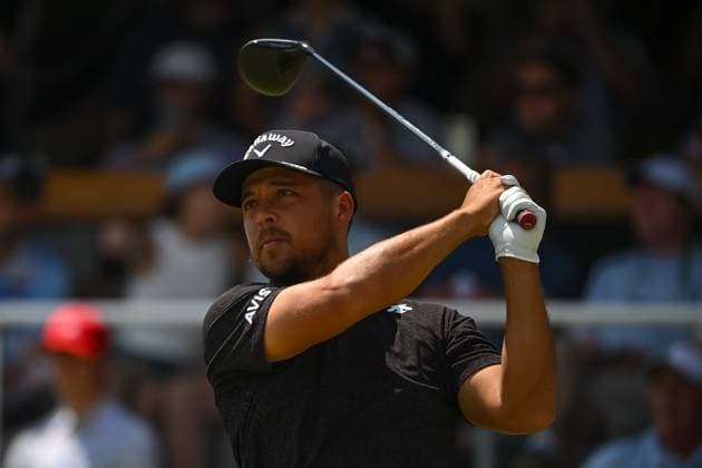 ATLANTA, GA - AUGUST 29: Xander Schauffele teeing off on the first tee during the first round of the 2024 FedExCup Playoffs Tour Championship on August 29, 2024 at East Lake Golf Club in Atlanta, Georgia. (Photo by John Adams Icon Sportswire) GOLF: AUG 29 PGA, Golf Herren FedExCup Playoffs - TOUR Championship EDITORIAL USE ONLY Icon240829148611