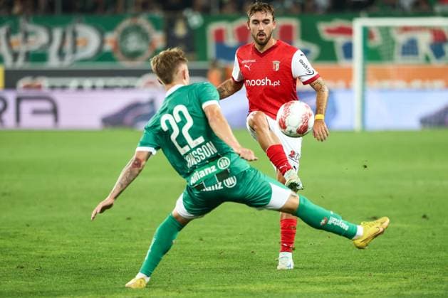 SOCCER - UEFA EL, Rapid vs Braga VIENNA,AUSTRIA,29.AUG.24 - SOCCER - UEFA Europa League, qualification, SK Rapid Wien vs Sporting Club de Braga. Image shows Isak Jansson (Rapid) and b10.  GEPAxpictures xArminxRauthner