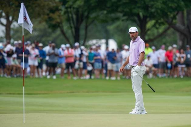 August 29, 2024, Atlanta, Georgia, USA: Scottie Scheffler (USA) lines up a putt on the first green during the first round at the 2024 TOUR Championship at East Lake Golf Club. Atlanta USA - ZUMAw109 20240829_fap_w109_025 Copyright: xDebbyxWongx