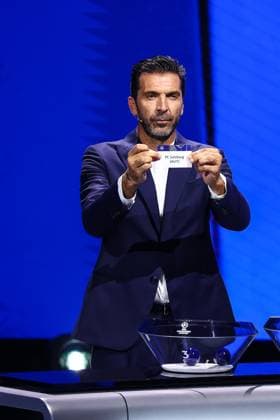 29th of August 2024 - UEFA CHAMPIONS LEAGUE KICK OFF 2024 2025 - DRAW LOTTERY WITH AI - FORUM GRIMALDI buffon (gianluigi) shows the ticket of FC Salzburg during the draw lottery MONACO MONACO Copyright: xSPORTPIXPRESSx xFREDxPORCUx