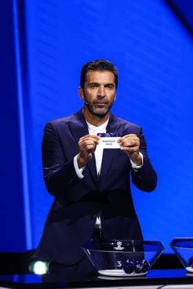 29th of August 2024 - UEFA CHAMPIONS LEAGUE KICK OFF 2024 2025 - DRAW LOTTERY WITH AI - FORUM GRIMALDI buffon (gianluigi) shows the ticket of FC Feyenoord during the draw lottery MONACO MONACO Copyright: xSPORTPIXPRESSx xFREDxPORCUx