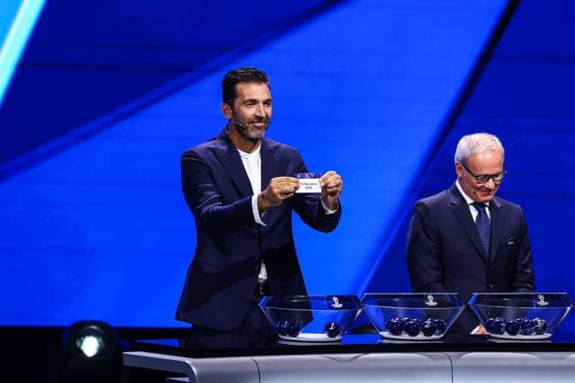 29th of August 2024 - UEFA CHAMPIONS LEAGUE KICK OFF 2024 2025 - DRAW LOTTERY WITH AI - FORUM GRIMALDI buffon (gianluigi) shows the ticket of FC Barcelona, Barca during the draw lottery MONACO MONACO Copyright: xSPORTPIXPRESSx xFREDxPORCUx
