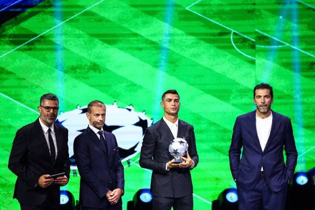 29th of August 2024 - UEFA CHAMPIONS LEAGUE KICK OFF 2024 2025 - DRAW LOTTERY WITH AI - FORUM GRIMALDI ronaldo (cristiano) receives a trophy by the UEFA president ceferin (aleksander) on the sight of buffon (gianluigi) and pinto (pedro) MONACO MONACO Copyright: xSPORTPIXPRESSx xFREDxPORCUx