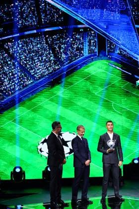 29th of August 2024 - UEFA CHAMPIONS LEAGUE KICK OFF 2024 2025 - DRAW LOTTERY WITH AI - FORUM GRIMALDI ronaldo (cristiano) receives a trophy by the UEFA president ceferin (aleksander) on the sight of pinto (pedro) MONACO MONACO Copyright: xSPORTPIXPRESSx xFREDxPORCUx