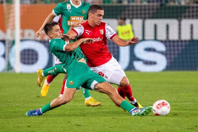 SOCCER - UEFA EL, Rapid vs Braga VIENNA,AUSTRIA,29.AUG.24 - SOCCER - UEFA Europa League, qualification, SK Rapid Wien vs Sporting Club de Braga. Image shows Jonas Auer (Rapid) and Amine El Ouazzani (Braga).  GEPAxpictures xPhilippxBrem