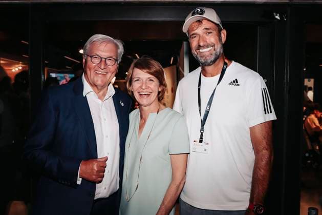 Bilder des Jahres 2024, Sport 08 August Sport Themen der Woche KW35 Sport Bilder des Tages PARALYMPICS - Paralympic Summer Games 2024 PARIS,FRANCE,29.AUG.24 - PARALYMPICS - Paralympic Summer Games Paris 2024, Austria House. Image shows Frank-Walter Steinmeier (Germany) with Elke Büdenbender and Juergen Klopp.  GEPAxpictures xPatrickxSteiner