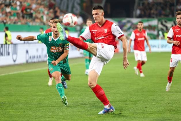 SOCCER - UEFA EL, Rapid vs Braga VIENNA,AUSTRIA,29.AUG.24 - SOCCER - UEFA Europa League, qualification, SK Rapid Wien vs Sporting Club de Braga. Image shows Matthias Seidl (Rapid) and Adrian Marin (Braga).  GEPAxpictures xArminxRauthner