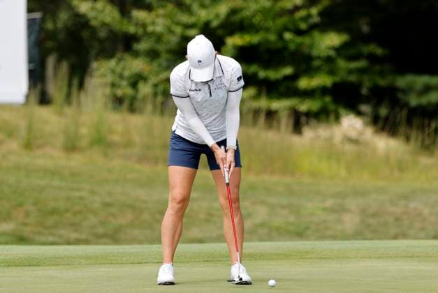 NORTON, MA - AUGUST 29: Bailey Tardy putts on the 13th green during the first round of the FM Global Championship on August 29, 2024, at TPC Boston in Norton, Massachusetts. (Photo by Fred Kfoury III Icon Sportswire) GOLF: AUG 29 LPGA, Golf Damen FM Global Championship EDITORIAL USE ONLY Icon482240829021