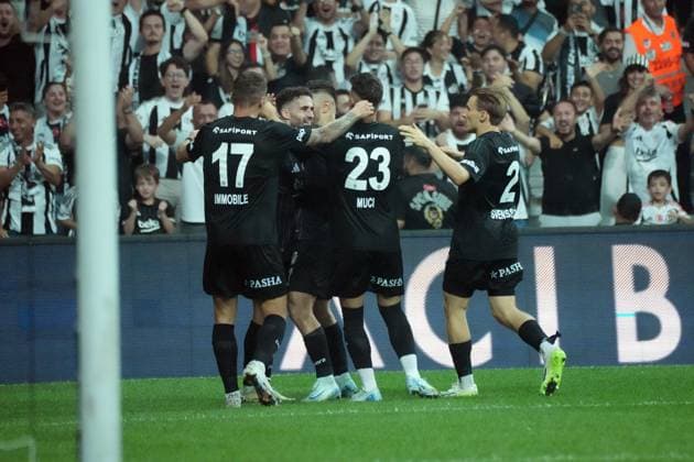 Rafa Silva (27) of Besiktas celebrates after scoring the thirt goal of his team with teammatesduring the UEFA Europa League Play-Offs Second Leg match between Besiktas and Lugano at Besiktas Park on August 29, 2024 in Istanbul, Turkey. Istanbul Turkey Copyright: xSeskimphotox Besiktas-Lugano_29824 (1)