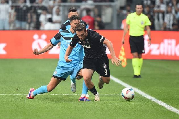 Semih Kilicsoy (9) of Besiktas and of Lugano battle for the ball during the UEFA Europa League Play-Offs Second Leg match between Besiktas and Lugano at Besiktas Park on August 29, 2024 in Istanbul, Turkey. Istanbul Turkey Copyright: xSeskimphotox Besiktas-Lugano_29824 (28)