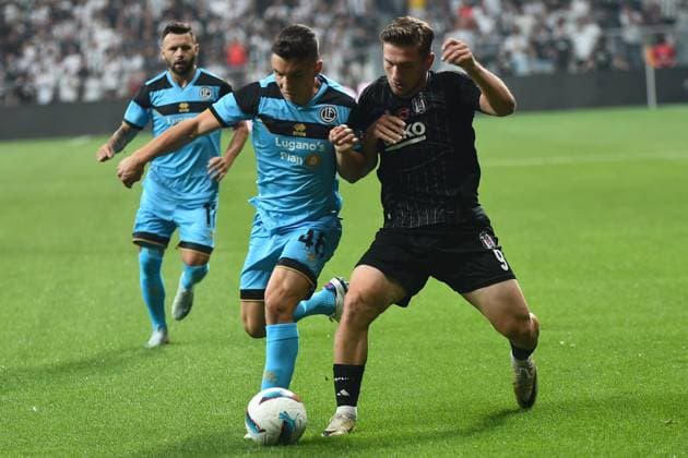 Semih Kilicsoy (R) of Besiktas and Mattia Zanotti (46) of Lugano battle for the ball during the UEFA Europa League Play-Offs Second Leg match between Besiktas and Lugano at Besiktas Park on August 29, 2024 in Istanbul, Turkey. Istanbul Turkey Copyright: xSeskimphotox Besiktas-Lugano_29824 (39)