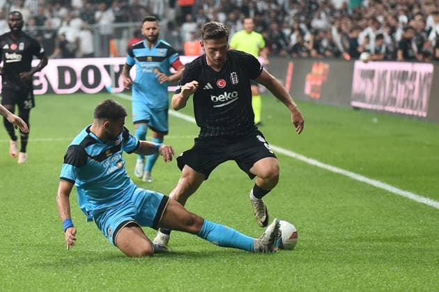 Semih Kilicsoy (R) of Besiktas and Antonios Papadopoulos (L) of Lugano battle for the ball during the UEFA Europa League Play-Offs Second Leg match between Besiktas and Lugano at Besiktas Park on August 29, 2024 in Istanbul, Turkey. Istanbul Turkey Copyright: xSeskimphotox Besiktas-Lugano_29824 (53)