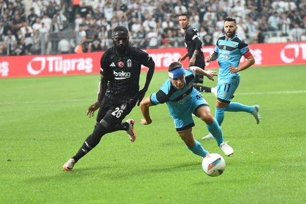 Arthur Masuaku (26) of Besiktas and Mattia Zanotti (46) of Lugano battle for the ball during the UEFA Europa League Play-Offs Second Leg match between Besiktas and Lugano at Besiktas Park on August 29, 2024 in Istanbul, Turkey. Istanbul Turkey Copyright: xSeskimphotox Besiktas-Lugano_29824 (66)