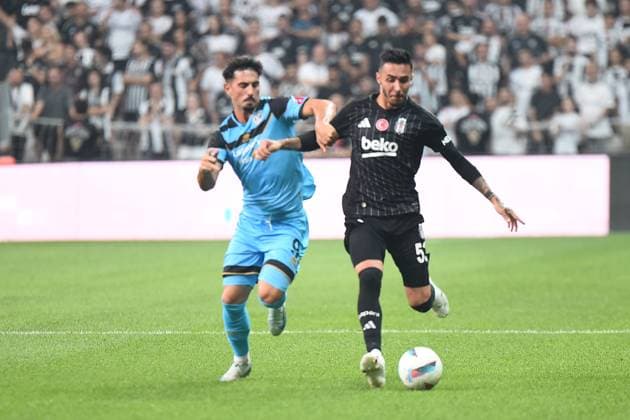 Emirhan Topcu (R) of Besiktas and Shkelqim Vladi (L)of Lugano battle for the ball during the UEFA Europa League Play-Offs Second Leg match between Besiktas and Lugano at Besiktas Park on August 29, 2024 in Istanbul, Turkey. Istanbul Turkey Copyright: xSeskimphotox Besiktas-Lugano_29824 (76)