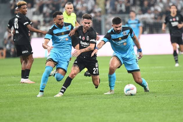 Rafa Silva of Besiktas and Belhaj Mahmoud (L) , Antonios Papadopoulos of Lugano battle for the ball during the UEFA Europa League Play-Offs Second Leg match between Besiktas and Lugano at Besiktas Park on August 29, 2024 in Istanbul, Turkey. Istanbul Turkey Copyright: xSeskimphotox Besiktas-Lugano_29824 (96)