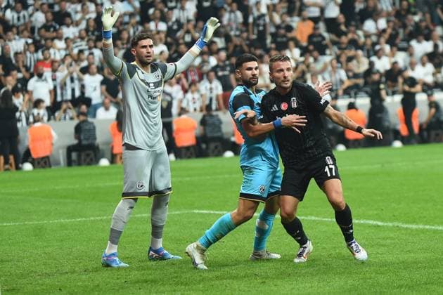 Ciro Immobile (R) of Besiktas and Goalkeeper Amir Saipi , Antonios Papadopoulos of Lugano battle for the ball during the UEFA Europa League Play-Offs Second Leg match between Besiktas and Lugano at Besiktas Park on August 29, 2024 in Istanbul, Turkey. Istanbul Turkey Copyright: xSeskimphotox Besiktas-Lugano_29824 (94)