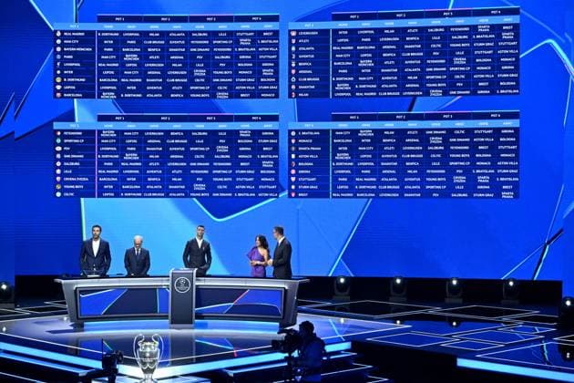 Cristiano Ronaldo recoit le prix de meilleur buteur de tous les temps lors du tirage au sort UEFA pour la saison 2024 2025 au forum Grimaldi Ã Monaco Gianluigi Buffon, Giorgio Marchetti, le vice secrÃ taire gÃ nÃ ral de l UEFA, Cristiano Ronaldo, Reshmin Chowdhury et Pedro Pinto, les prÃ sentateurs de la soirÃ e, durant le tirage au sort des rencontres de la phase rÃ guliere de la Ligue des champions pour la saison 2024-2025 et remises du prix du meilleur buteur de tous les temps de l UEFA Champions League Ã Cristiano Ronaldo et du Prix du prÃ sident de l UEFA 2024 Ã Gianluigi Buffon, au Grimaldi Forum Ã Monaco, le 29 aoÃ»t 2024. Bruno Bebert Bestimage C.Ronaldo receives the award for all-time top scorer at the UEFA draw for the 2024 2025 season at the Grimaldi Forum in Monaco on august 29th 2024 Monaco Monaco  Copyright: xBrunoxBebertx xBestimagexBrunoxBebertx xBestimagex