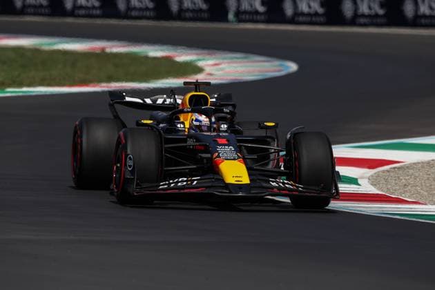 01 VERSTAPPEN Max (nld), Red Bull Racing RB20, action during the Formula 1 Pirelli Gran Premio d’Italia 2024, Italian Grand Prix 2024, 16th round of the 2024 Formula One World Championship, WM, Weltmeisterschaft from August 30 to September 1, 2024 on the Autodromo Nazionale Monza, in Monza, Italy - F1 - ITALIAN GRAND PRIX 2024 DPPI Panoramic  240830_R16_ITALIA_DP_XB3_0289