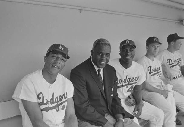 Archivbilder der Woche SPORT KW35 RECORD DATE NOT STATED Jackie Robinson in the Dugout Awesome vintage capture of famous Dodgers player Jackie Robinson in the dugout. Jackie Robinson was an American professional baseball player who became the first African American to play in Major League Baseball MLB, Baseball Herren, USA in the modern era. Robinson broke the baseball color line when he started at first base for the Brooklyn Dodgers on April 15, 1947. When the Dodgers signed Robinson, they heralded the end of racial segregation in professional baseball that had relegated black players to the Negro leagues since the 1880s. Robinson was inducted into the Baseball Hall of Fame in 1962. Copyright: xGlobexPhotosx
