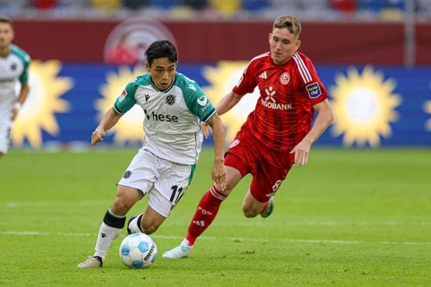 Düsseldorf, Germany, 30 08 24 Hyun ju Lee Hannover 96 and Isak Bergmann Johannesson Fortuna Düsseldorf battle for the ball during the 2 Bundesliga match between Fortuna Düsseldorf vs Hannover 96 at Merkur Spiel Arena on August 30, 2024 in Düsseldorf, Germany Photo by Stefan Brauer Brauer Fotoagentur Düsseldorf, Germany, 30 08 24 Hyun ju Lee Hannover 96 and Isak Bergmann Johannesson Fortuna Düsseldorf battle for the ball during the 2 Bundesliga match between Fortuna Düsseldorf vs Hannover 96 at Merkur Spiel Arena on August 30, 2024 in Düsseldorf, Germany Photo by Stefan Brauer Brauer Fotoagentur DFB DFL REGULATIONS PROHIBIT ANY USE OF PHOTOGRAPHS AS IMAGE SEQUENCES AND OR QUASI VIDEO Düsseldorf Merkur Spiel Arena North Rhine Westphalia Germany Copyright: xStefanxBrauerx xBrauer-Fotoagentx
