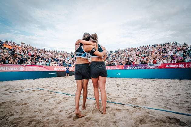 Beach volleyball women Allianz German Beach Tour German Beach Volleyball Championship 2024 30 08 2024 v l Kira Walkenhorst and Isabel Schneider after the last game of their careers Timmendorfer Strand Ahmann Hager Arena Schleswig Holstein Germany