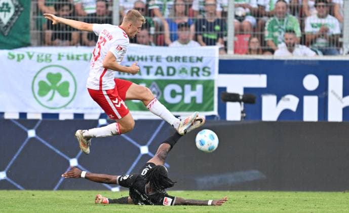 30 08 2024 Soccer Season 2024 2025 2 Soccer Bundesliga 04 Matchday SSV Jahn Regensburg SpVgg Greuther Fürth Kleeblatt Sportfoto Zink xwoxzix DFL regulations prohibit any use of photographs as image sequences and or quasi video only for editorial use Sebastian Ernst 15, SSV Jahn Regensburg Noel Futkeu 9, SpVgg Greuther Fürth